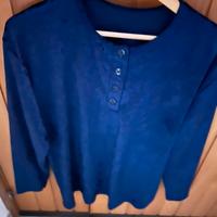 Maglia di colore blu usata poche volte