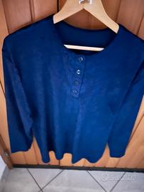 Maglia di colore blu usata poche volte