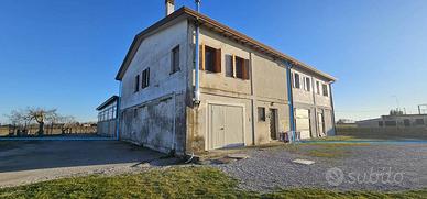 Villa di 328 m² con più di 5 locali e box auto dop