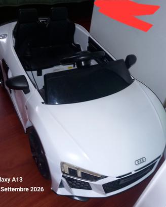 macchina Audi a8