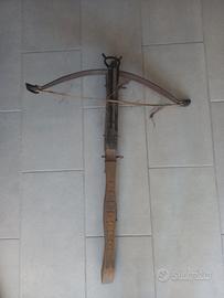 Balestra in legno intarsiato
