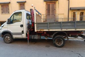 AUTOCARRO IVECO  35 C 9A   CON GRU FERRARI  F530
