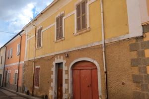 Ittiri. Terratetto con giardino e box