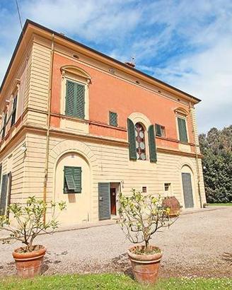 Rustico / Casale di 2160 m² con più di 5 locali e 