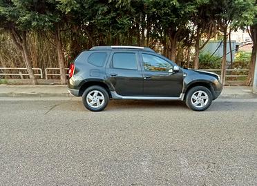 DACIA Duster 1.6  benzina, anno 2011.