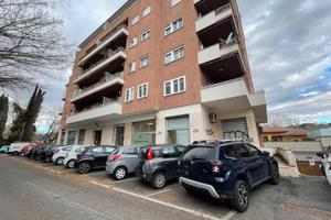 Talenti - locale commerciale con due vetrine Roma