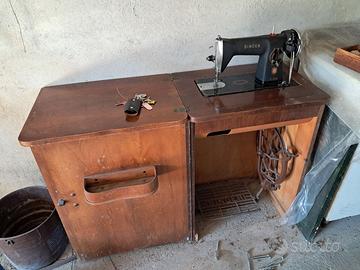 Macchina per cucire Singer 15M, a pedale