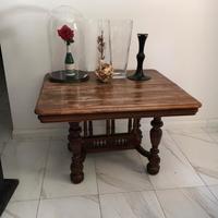 Tavolo in legno quadrato