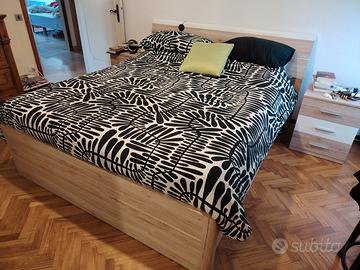 LETTO CON CASSETTI+COMODINI E MATERASSO