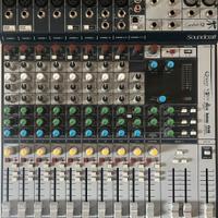Mixer soundcraft signature 12