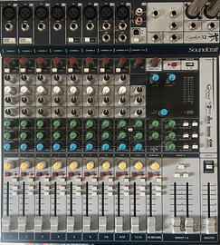 Mixer soundcraft signature 12