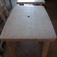 Tavoli e sdraie da giardino