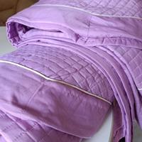 Trapuntine una piazza color violetto