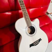 Chitarra acustica elettrificata bianca