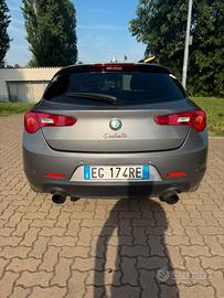 Macchina alfa giulietta