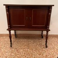 Mobiletto con rotelle