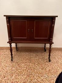 Mobiletto con rotelle