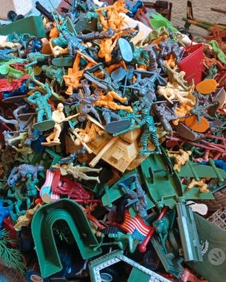 5KG SOLDATINI E ACCESSORI ANNI ‘80, ’90 E 2000