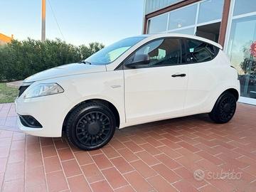 Lancia Ypsilon da 120 euro al mese - 1 anno di gar