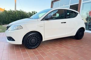 Lancia Ypsilon da 120 euro al mese - 1 anno di gar