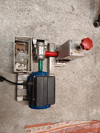 Sguaina cavi elettrici 220v