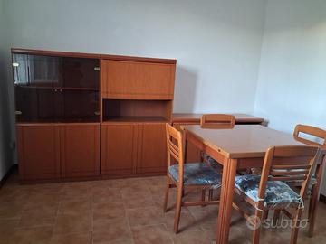 Soggiorno componibile, tavolo e sedie