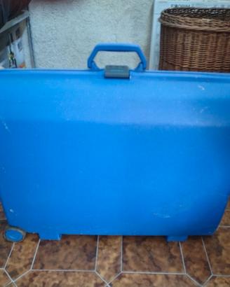 Valigia/trolley con due ruote.