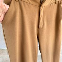 Pantaloni cammello. Zara
