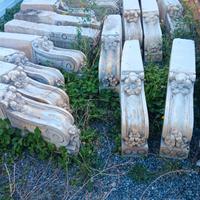 Capitelli in pietra bianca