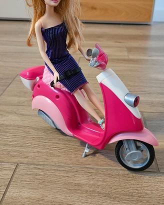 🛵 Barbie con Moto Rosa + Casco – Gioco Completo!