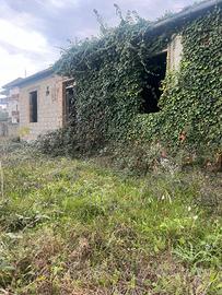 Rudere con terreno edificabile