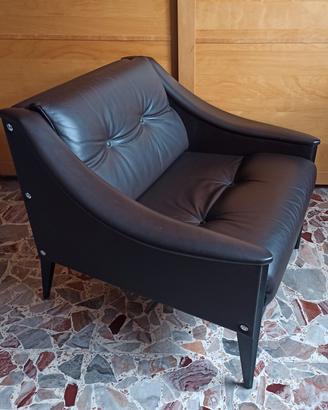 POLTRONA FRAU modello DEZZA 24 by GIO PONTI