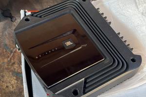 Amplificatore auto JBL