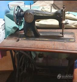 Macchina da cucire singer antica