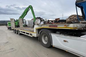 Semirimorchio carrellone con rampe allungabile