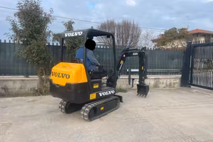E232 - Mini escavatore 15 q.li Volvo EC15