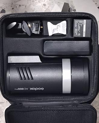 Godox AD300 Pro | flash a batteria 300w