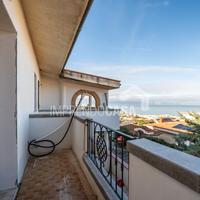 Integralmente Ristrutturato Vista Mare 5 Vani 165