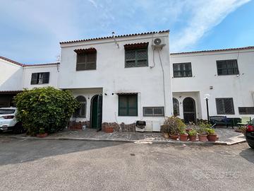 Pozzuoli via Monterusso, villa a schiera
