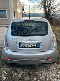 lancia y