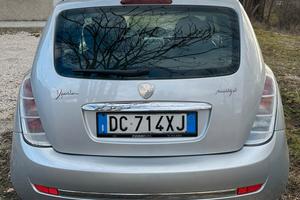 lancia y