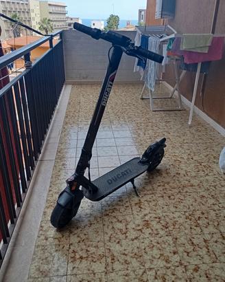 monopattino elettrico ducati pro 2 plus
