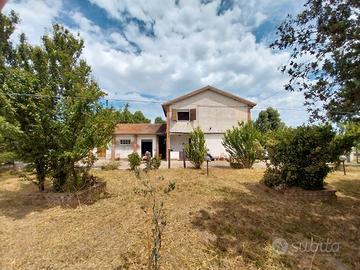 Fattoria nel delta del Po' con terreni