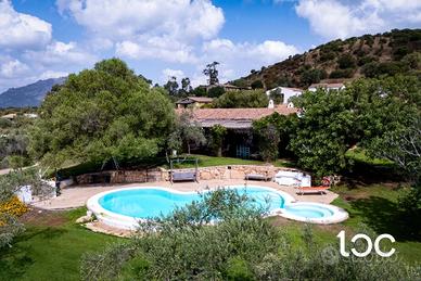 Tenuta mediterranea con piscina a Golfo Aranci