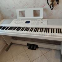 PIANOFORTE DIGITALE YAMAHA PORTABLE GRAND DGX-660