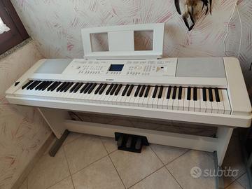 PIANOFORTE DIGITALE YAMAHA PORTABLE GRAND DGX-660
