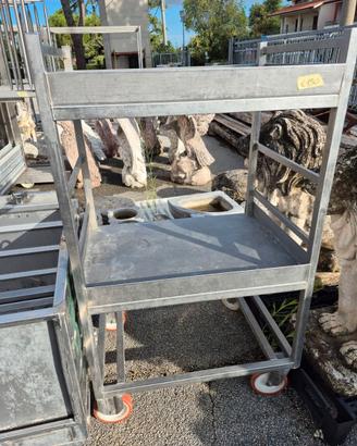 DUE CARRELLI ACCIAIO CON RUOTE