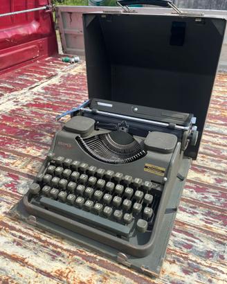 Macchina da scrivere Hermes Media vintage