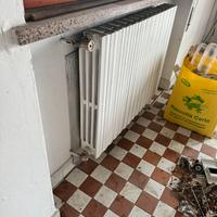 Termosifoni/Caloriferi a piastra in ghisa