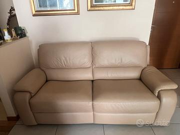 Divano in pelle due posti